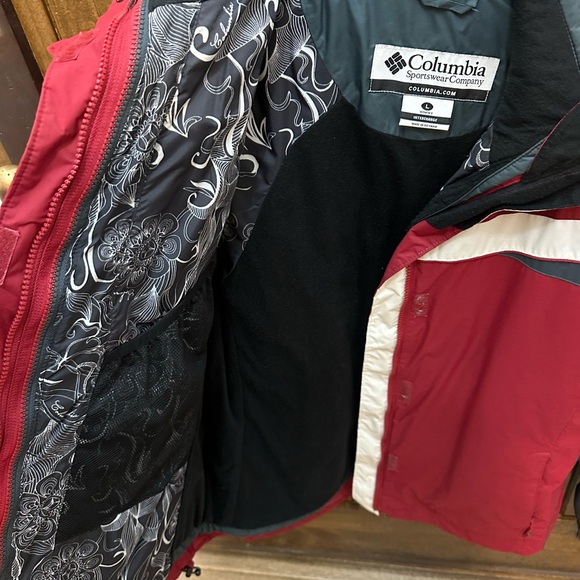 Large, red Columbia double lined ski jacket - Picture 4 of 8